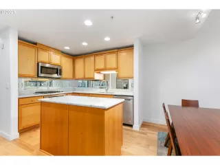 Photo #6: 21681945 Listing