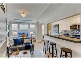 Photo #1: 21682143 Listing 