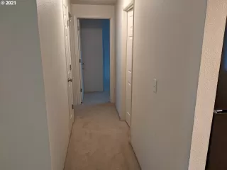 Photo #4: 21682432 Listing