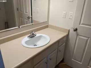 Photo #6: 21682432 Listing