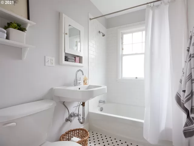 MLS: 21682712 Condo For Sale