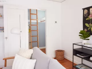 Photo #3: 21682712 Listing