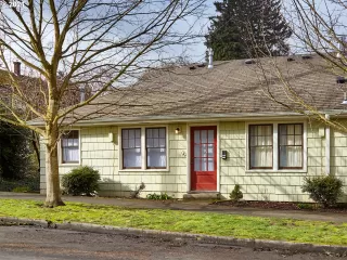 Photo #5: 21682712 Listing