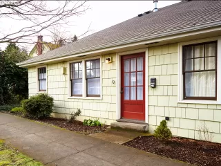 Photo #6: 21682712 Listing