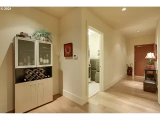 Photo #2: 21683281 Listing