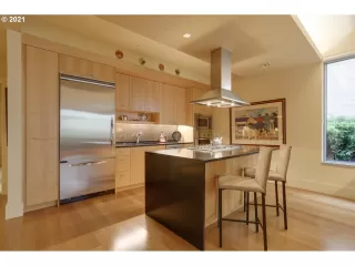 Photo #5: 21683281 Listing