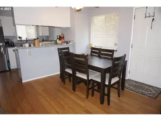 Photo #5: 21683482 Listing