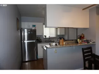 Photo #6: 21683482 Listing