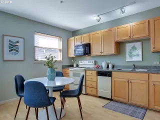 Photo #6: 21683612 Listing