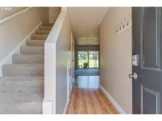 Photo #4: 21683769 Listing