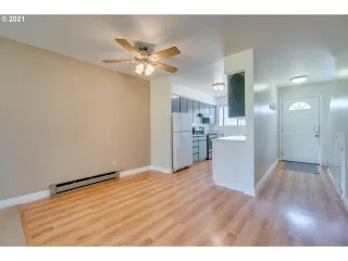 Photo #6: 21683769 Listing