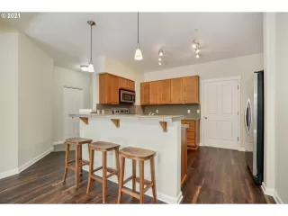 Photo #4: 21683946 Listing