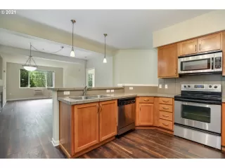 Photo #5: 21683946 Listing