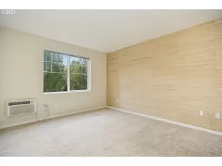 Photo #6: 21683946 Listing