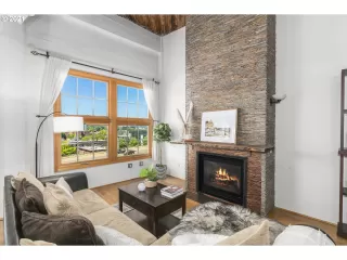 Photo #4: 21684330 Listing 