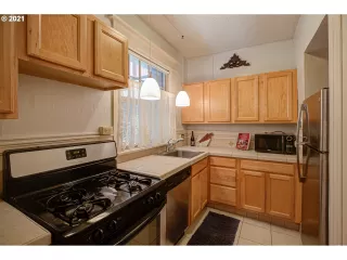 Photo #2: 21684651 Listing 