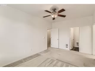 Photo #6: 21684763 Listing 