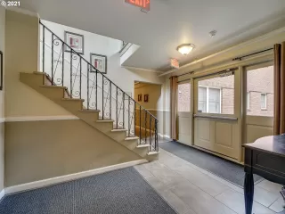 Photo #2: 21685573 Listing