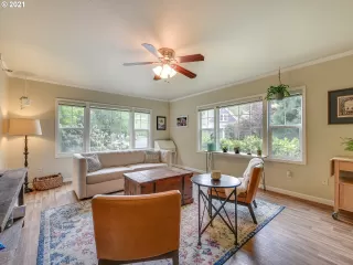 Photo #5: 21685573 Listing