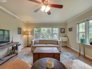 Photo #6: 21685573 Listing