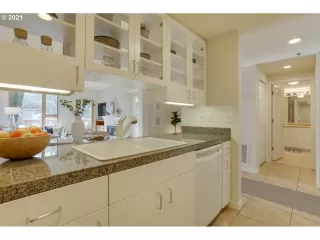 Photo #2: 21685785 Listing