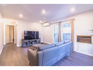 Photo #4: 21685997 Listing