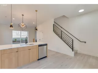 Photo #5: 21687064 Listing