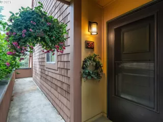 Photo #3: 21687146 Listing