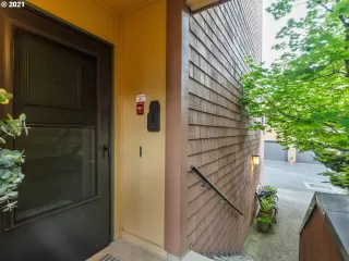 Photo #4: 21687146 Listing