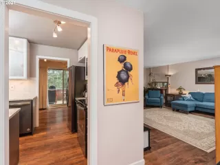 Photo #5: 21687146 Listing