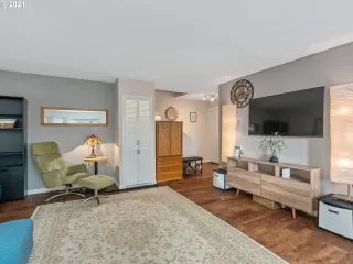 Photo #6: 21687146 Listing