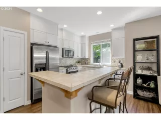 Photo #6: 21687677 Listing