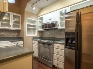 Photo #5: 21688512 Listing 