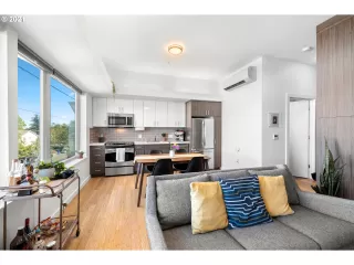 Photo #3: 21688965 Listing