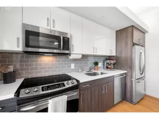 Photo #5: 21688965 Listing