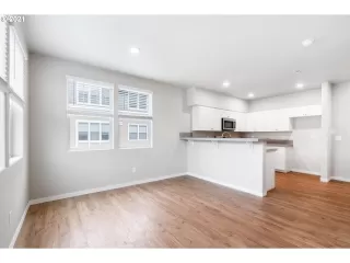 Photo #2: 21689052 Listing 
