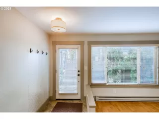 Photo #4: 21689279 Listing