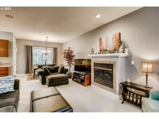 Photo #5: 21689794 Listing