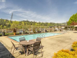 Photo #4: 21690371 Listing 