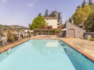Photo #5: 21690371 Listing 