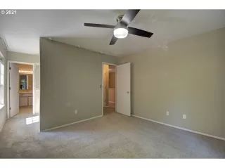 Photo #4: 21691940 Listing