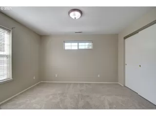 Photo #5: 21691940 Listing