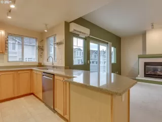 Photo #5: 21692094 Listing