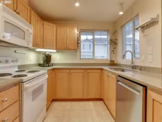 Photo #6: 21692094 Listing