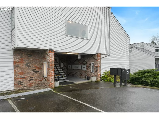 MLS: 21692122 Condo For Sale