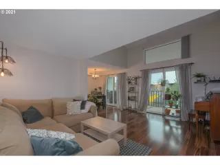 Photo #2: 21692122 Listing