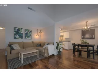 Photo #3: 21692122 Listing