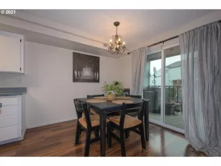 Photo #4: 21692122 Listing