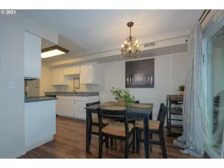 Photo #5: 21692122 Listing