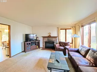 Photo #5: 21693607 Listing 